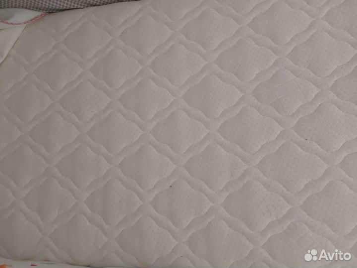 Детская кроватка с маятником и ящиком