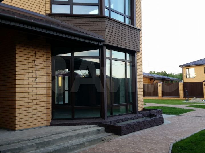 Коттедж 721,6 м² на участке 15,3 сот.