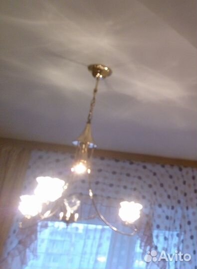 Продам люстру
