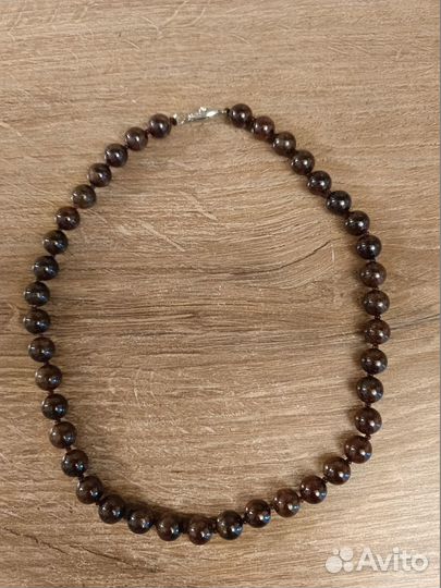 Бусы из натуральных камней:гранат,коралл