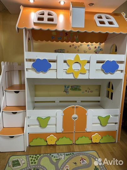 Продам двухярусную кровать