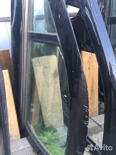 Заднее правое стекло на мерседес s220 w220 двойное
