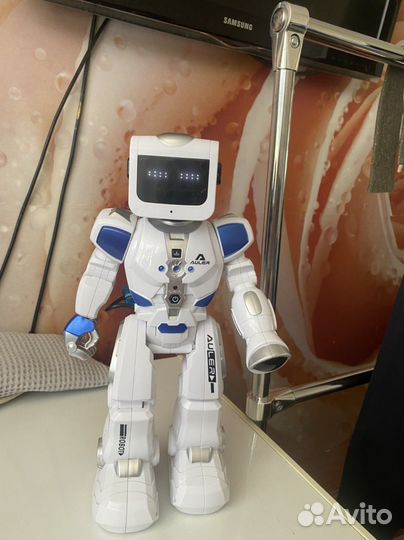 Игрушка робот