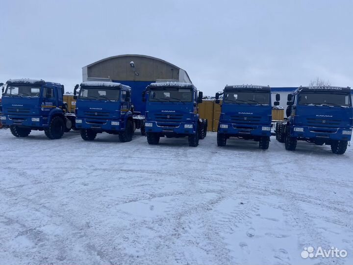 Слесарь грузовых