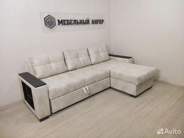 Диван угловой в наличии светлый