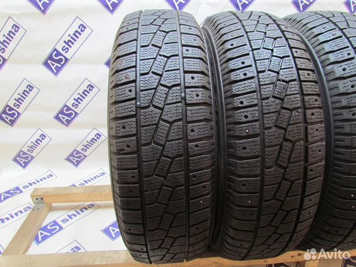 Kumho I'Zen Stud Snow KW11 235/70 R16 97P