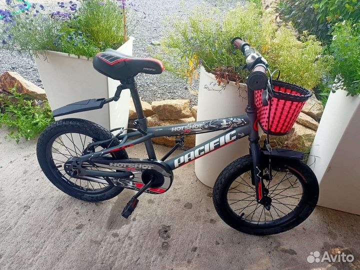 Детский велосипед четырёх-колесный