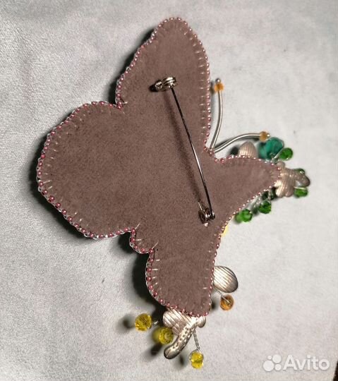 Брошь ручной работы из бисера