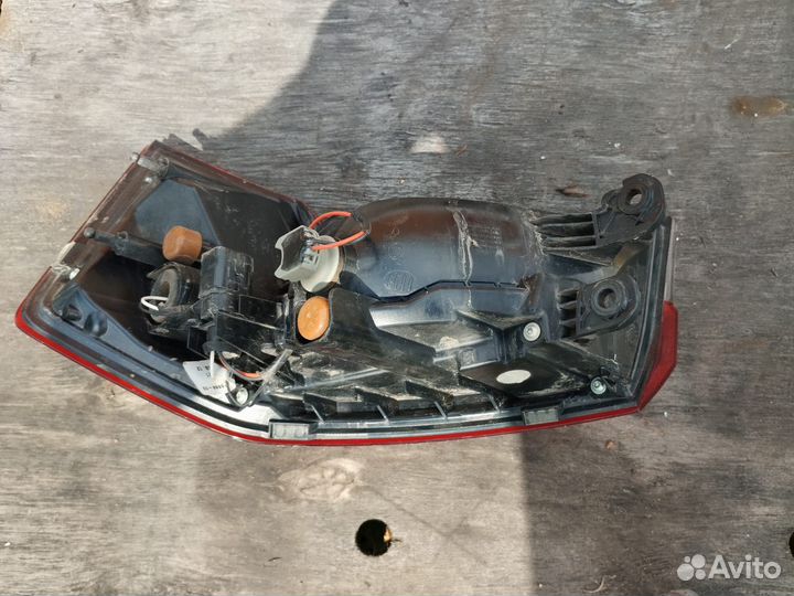 Фонарь задний наружный левый Skoda Rapid