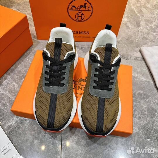 Кроссовки для повседневных образов