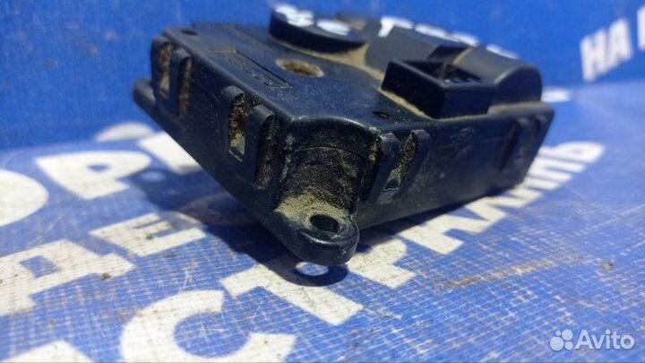 Моторчик заслонок отопителя Kia Cerato 1 седан