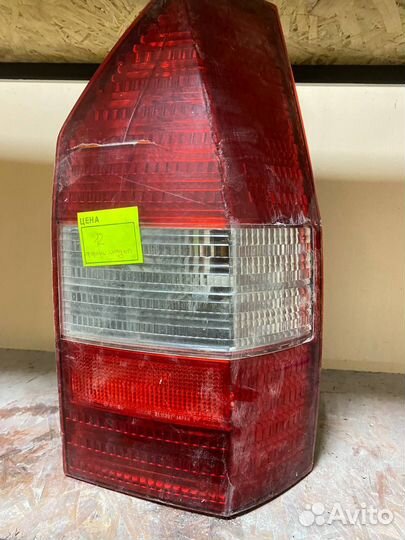 Фонарь задний правый Mitsubishi space wagon