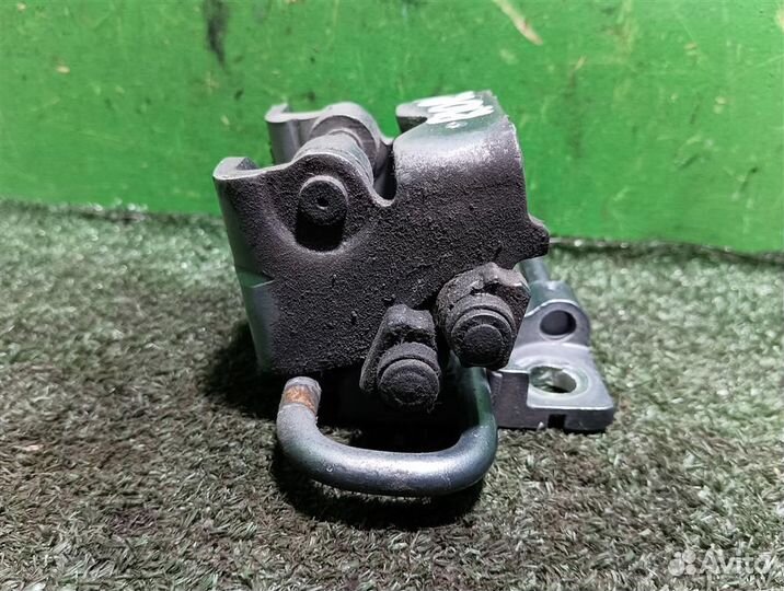 Петля двери задней правой нижняя volkswagen Golf