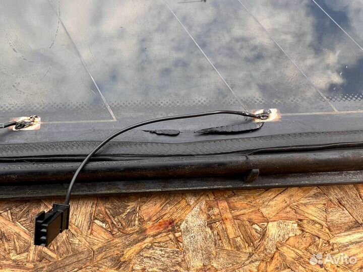 Стекло кузовное заднее правое Land Rover LR039060