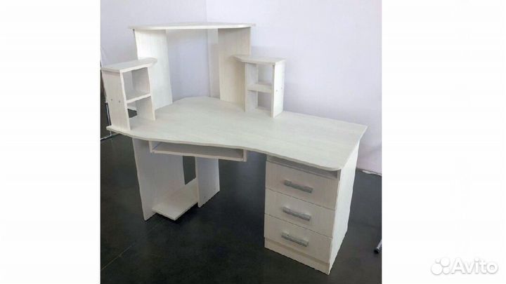 Стол компьютерный №1