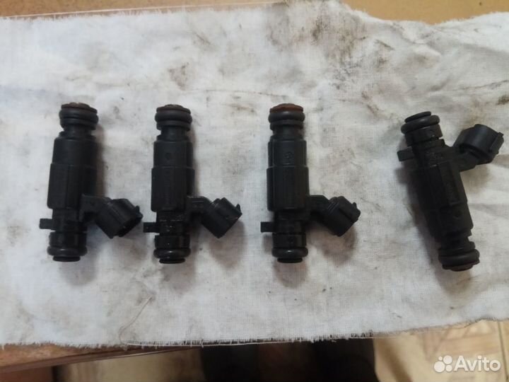 Топливная рампа форсунки Хэндай Акцент Hyundai