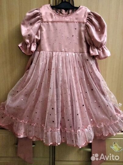 Продам новогоднее платье на девочку 6-7-8 лет