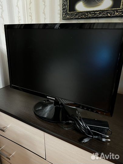 Монитор Samsung S22D300NY