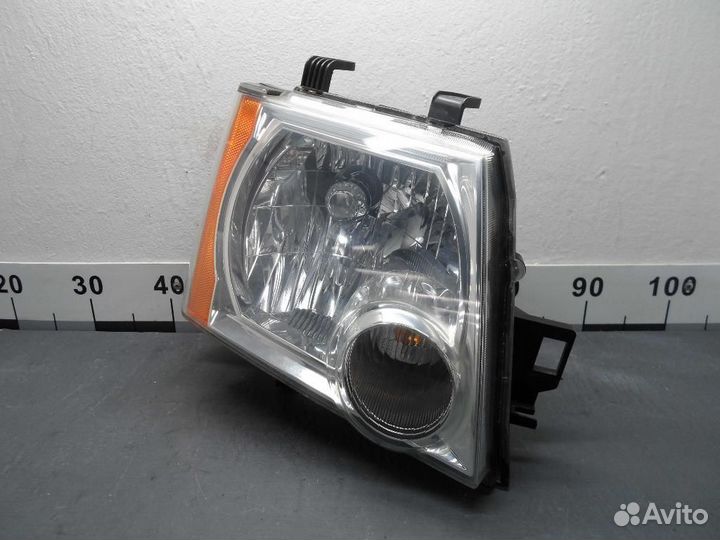 Фара правая Nissan Xterra