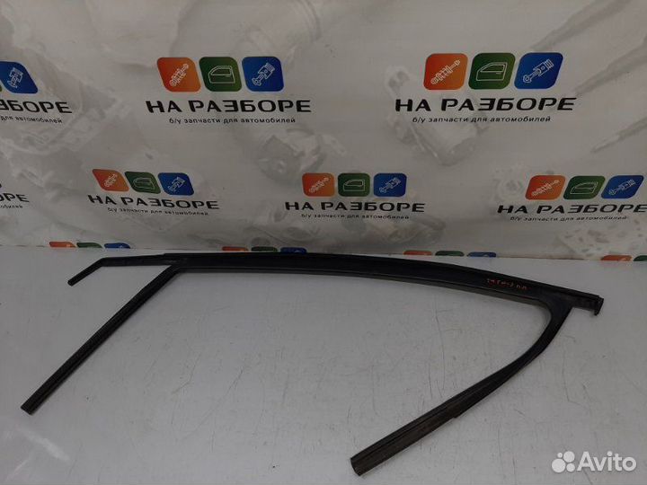 Уплотнительная резинка стекла двери передняя