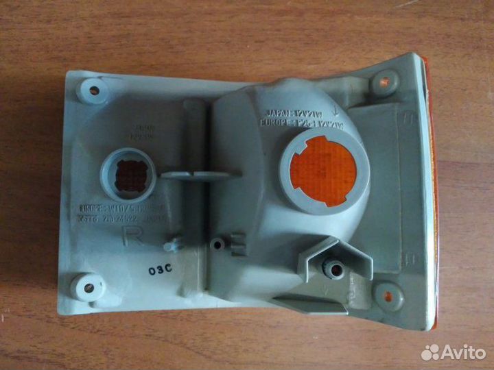 Указатель поворота задний правый Nissan Caravan
