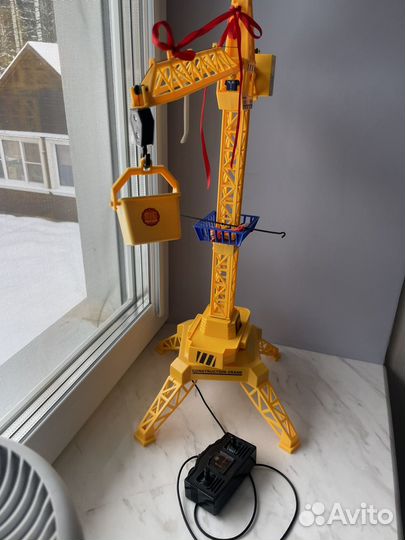 Подъемный кран игрушка