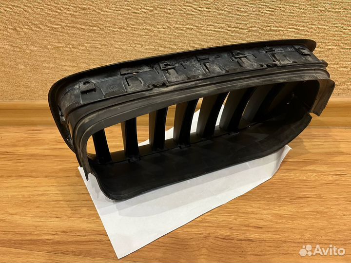 Решетка радиатора правая на BMW X6 E71 и X5 E70