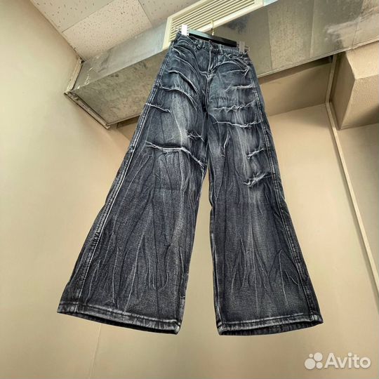 Джинсы Vetements destroyed buggy jeans