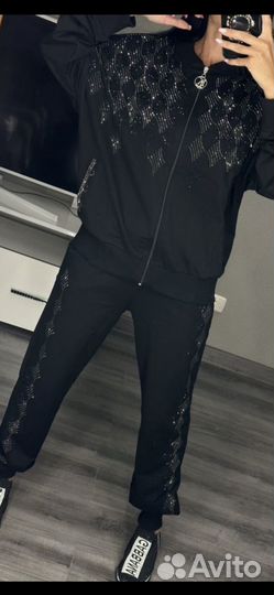 Костюм спортивный большого размера в стразах