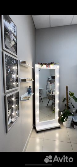 Гримерное зеркало с лампочками