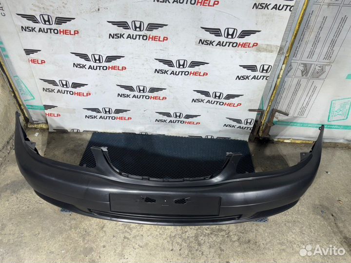 Бампер передний Toyota Avensis ST220