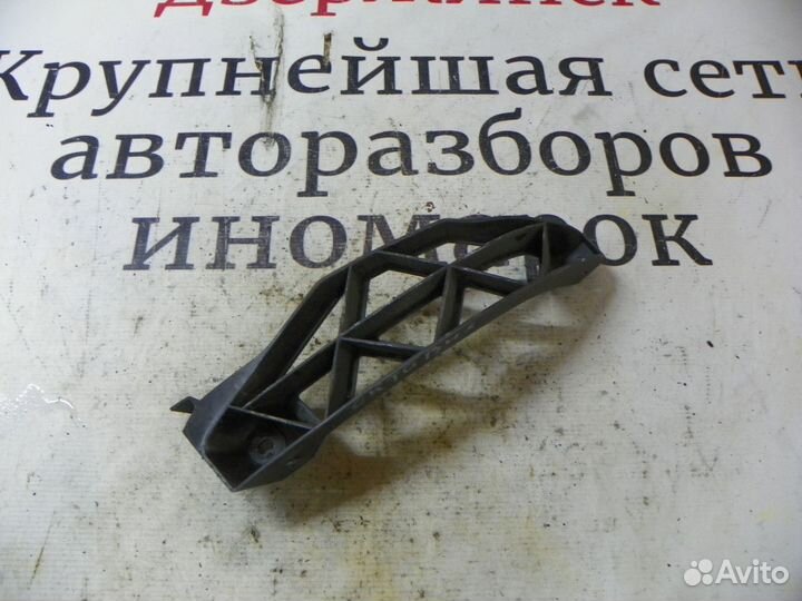 Направляющая заднего бампера Skoda Octavia