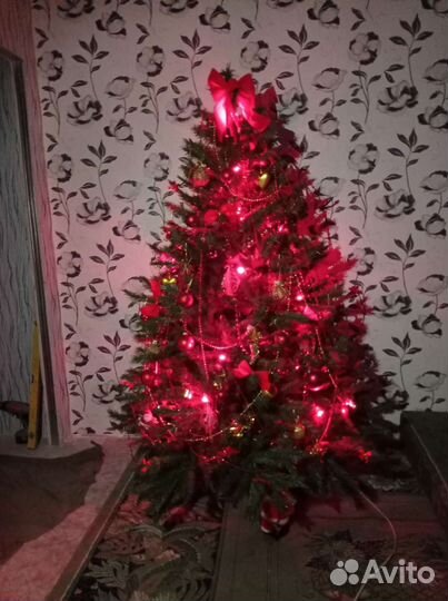 Елка с игрушками