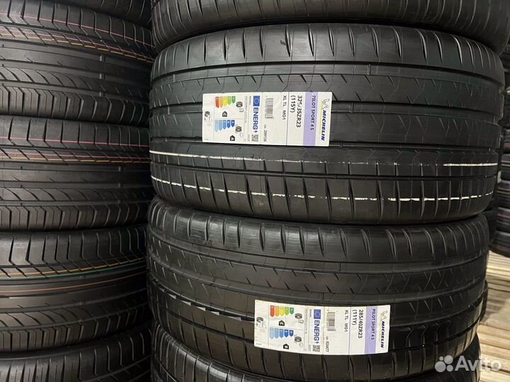 Michelin Pilot Sport 4 S 285/40 R23 и 325/35 R23