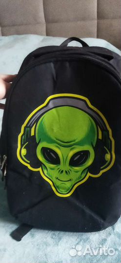 Рюкзак с крутым ярким мерчем и зарядником