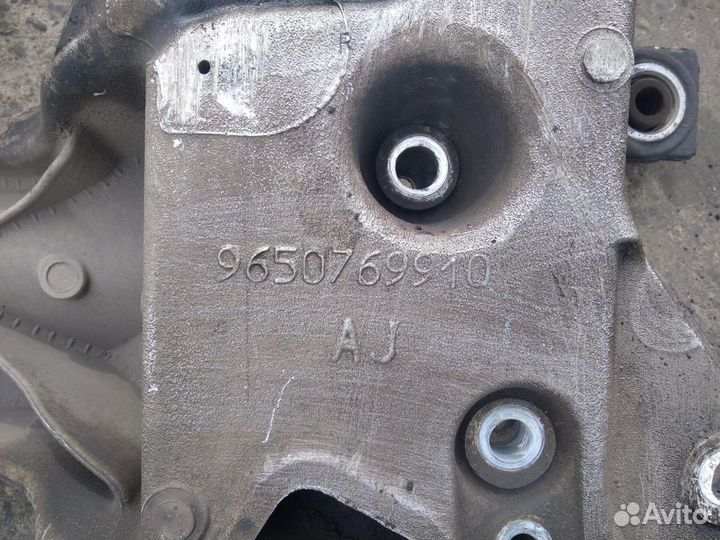 Балка подмоторная (подрамник) Peugeot 407