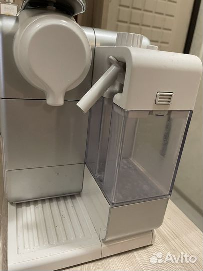 Кофемашина delongi nespresso lattissima EN 560. S