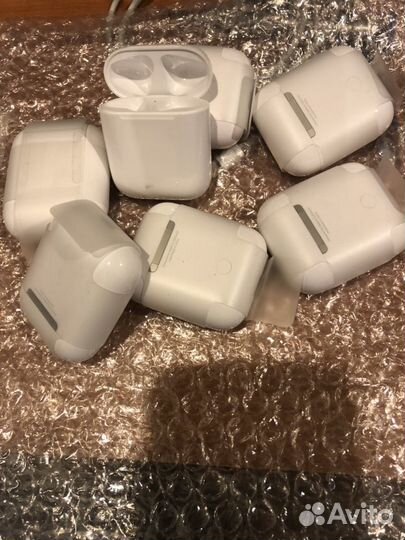 Оригинальный кейс Airpods
