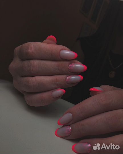 Модель на маникюр