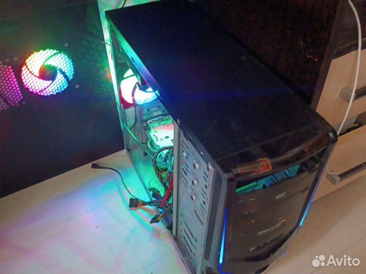 Игровой компьютер с монитором