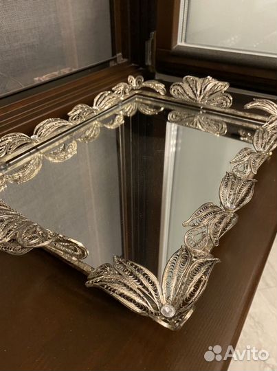 Поднос на ножках