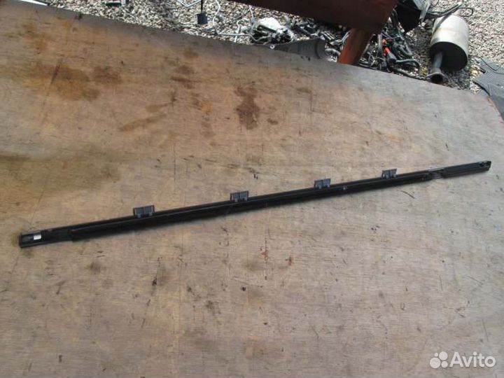 Молдинг на дверь передний правый Honda Stream RN1