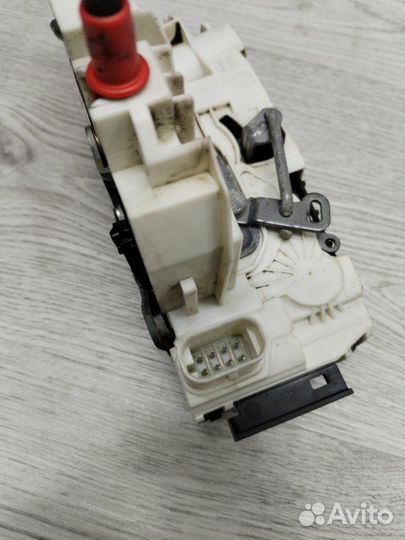 Замок двери задний правый Mercedes Sprinter 906