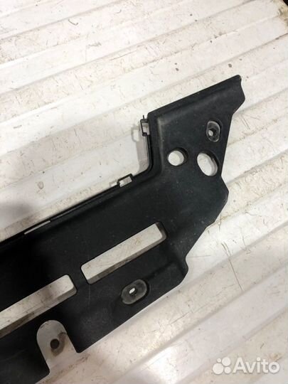 Дефлектор радиатора верхний Toyota Corolla E150