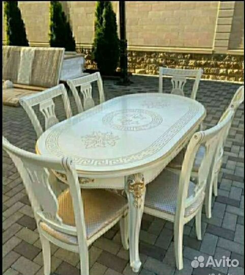 Стол и стулья
