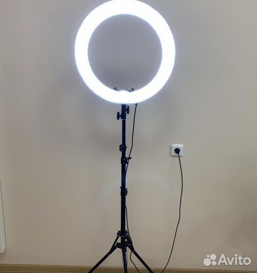 Кольцевая лампа для селфи на штативе новая