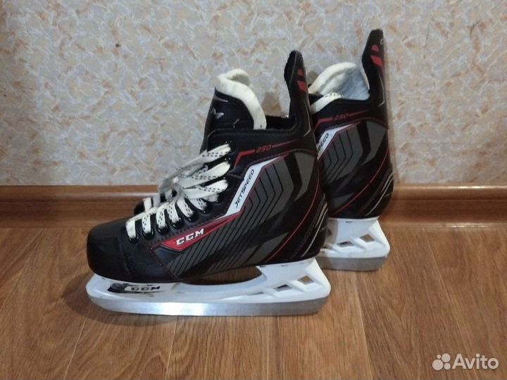 Коньки хоккейные 37 размер