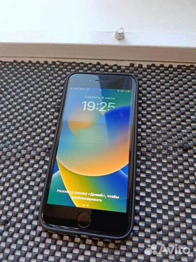 Телефон iPhone se 2020