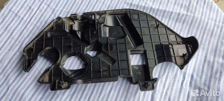 Накладка двигателя на Audi