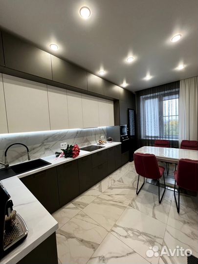 Угловая кухня на заказ. Фабрика